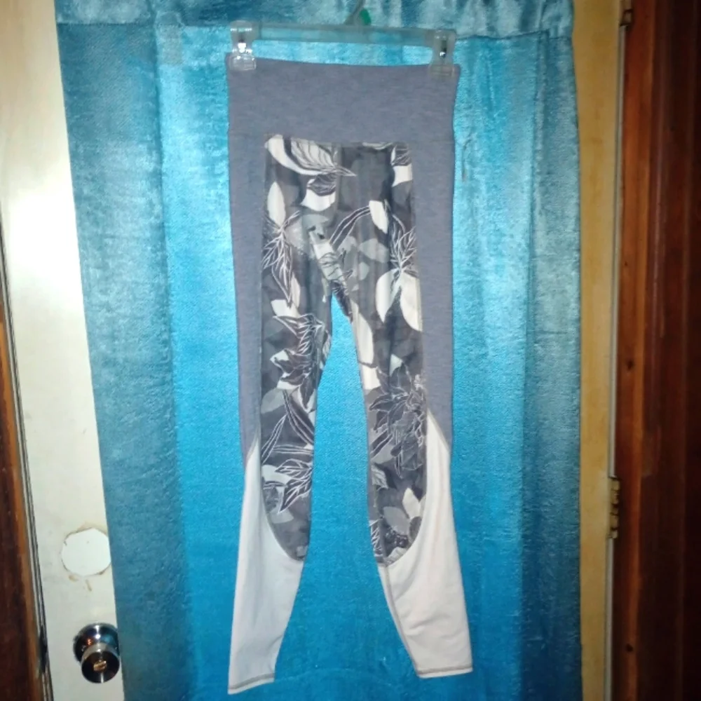 (XS) Athleta Chaturanga Tropical Flow Soft Leggings - Picture 3 of 5